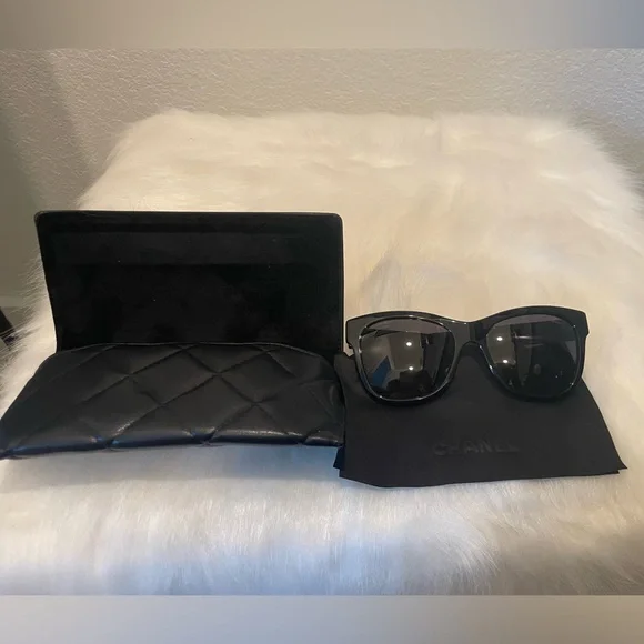 Chanel square sunglasses, black frame, polarized. Only worn  display picture 3